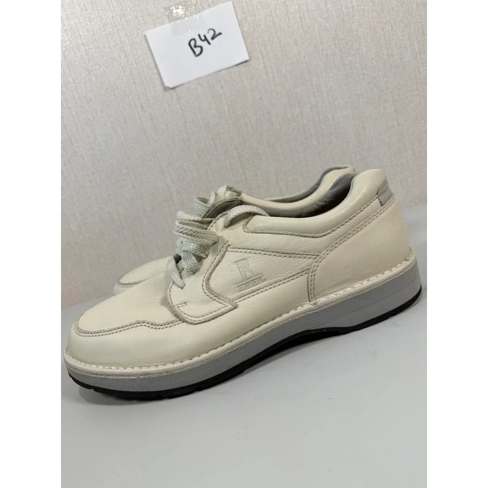 Mens Clarks Of England Biege Walking Shoes Size 12M